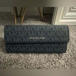 Michael Kors Sunglass Case - Navy with MK design